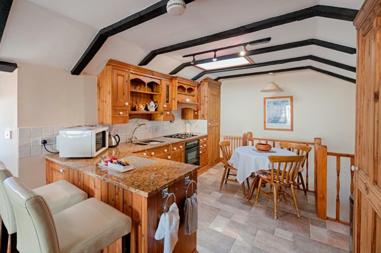 Potters Mooring Hotel Тінмут Екстер'єр фото